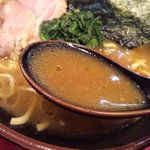 家系総本山 ラーメン 吉村家 - キレのある醤油がﾗｲﾄに響き、躍動的に伸び伸びと食える。鶏油がいい！