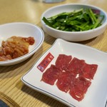 동대문부추곱창 - セットのパンチャン(お惣菜)※牛刺しはサービス品でおかわり不可