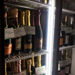 DREAM ON TAIGA - ほとんどがスパークリングワインという特徴ある店