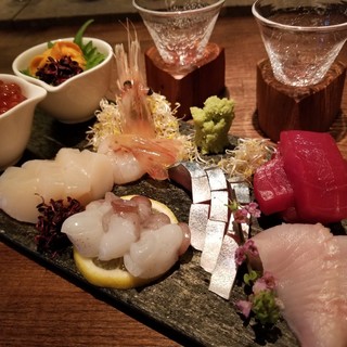 旬素材を味わうコース。料理に合う厳選日本酒も堪能するひと時を