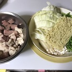 明治屋ジャンボ市 - 今夜のもつ鍋の材料