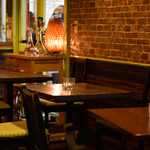 アンコラ - テーブル席