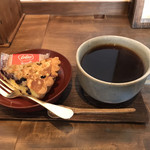 Kaidou Kohi Bai Senjo - ホットコーヒー(キリマンジャロ)&ブルーベリーとクランブルのタルト