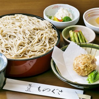 90% buckwheat noodles made from ``100% buckwheat flour from Shinshu'' are the taste of 35 years of craftsmanship.