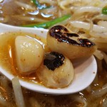 ベトコンラーメン新京 - ニンニクが丸々ゴロゴロ！