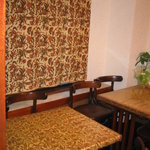 馬来風光美食 - ４人掛けのテーブル席 (お席に限りがあるので予約をお勧めします)