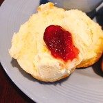ブライトン ティー ルーム - クロテッドクリーム2:イチゴジャム1がマイベスト( ˊᵕˋ* )
