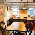 ブライトン ティー ルーム - 落ち着いた雰囲気の店内