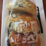 黒豆パン　3個入り550円