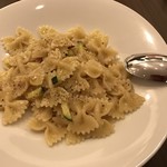 Les freres - ファルファッレのペペロンチーノ。