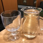 Saizeriya - 白ワイン デキャンタ 250ml 200円