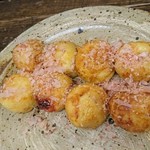 大阪イギー - 黄金の輝きのたこ焼き！映える器とテーブルも絶妙！