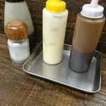 大阪イギー - 卓上調味料こだわりのアイテムが並べてあります。他にも詳しくはレビューにて。