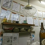 大阪イギー - 照明やカウンター、インテリアにもこだわりのセンスが光ります。
