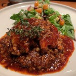 レ ファーブル ボンジュール - ビアンド 鴨 レンズ豆 スパイシーなソース 付け合わせのサラダには賽の目の柿が入って鴨に絶妙にマッチ。