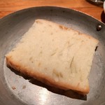 レ ファーブル ボンジュール - お腹の余裕なかったがひと口だけパンの味見