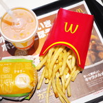 マクドナルド - チキンチーズバーガー、マックフライポテト(L)、野菜生活100(S)