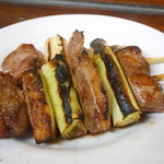 手前：かしら（塩）・奥：たん（塩）