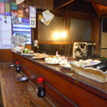 やきとり おばこ - 焼き場を望むカウンター