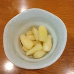 鶯酒場 - 自家製、甘酢らっきょ