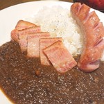 ジェンコバル - ソーセージカレー900円＋ベーコン250円トッピング