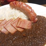 ジェンコバル - ソーセージカレー900円＋ベーコン250円トッピング