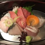 さかな竹若 - 竹若御膳極２８００円。お刺身アップ。左下の白身がとても美味しかったです（╹◡╹）。「スズキ」と説明されましたが。。。お寿司も含めて、生の魚料理は美味しかったです（╹◡╹）
