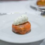 NOURA - Bioのレンズ豆を詰めた自家製スモークサーモン　ハーヴのクリーム