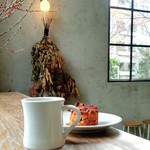 ブリコラージュ ブレッド アンド カンパニー - さつまいもクロッカンと本日コーヒーL をイートインで。バトンノアと、いぶりがっこバトン(帰り際に追加購入したため、こちらは写真なし(^-^; )　20181129　サクサクのクロッカンおいしかったな♡