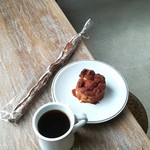 ブリコラージュ ブレッド アンド カンパニー - バトンノアはテイクアウト。帰り際に追加購入したいぶりがっこバトンは、帰宅してから撮影し忘れました。(^-^;A　20181129　この2種類は、私の定番です！！　また買いに行きます。