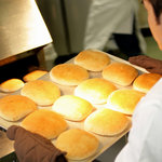 軽井沢フラットブレッズ - パンをオーブンから出したところ