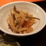 傳 - 鮪トロ炙り丼1000円（限定10食）の切り干し大根