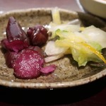 傳 - 鮪トロ炙り丼1000円（限定10食）のお漬物