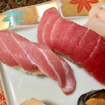 すし徳 - 「ひがしもの」の中とろと赤身です！