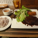 ナチュラル グリーン カフェ - ハンバーグとクリームコロッケ定食