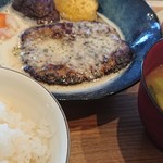 オレガノ - ハーフ&ハーフハンバーグ ホワイトソース