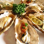 かき松島 こうは - 焼きカキ3種盛り。仙台みそ・バター醤油・ガーリックが人気！