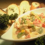 Bar bEach - アボカドと海老のタルタル、焼きたてのガーリックトーストにのせて。。