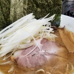 ラーメンつ～んとこ - ラーメン（ねぎ、海苔トッピング）