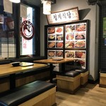 明洞タッカルビ - 内観写真:窓側の8名から10名テーブル