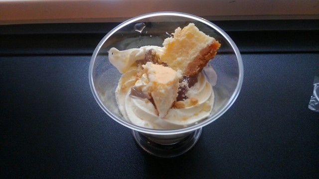 月組公演のレビューが クルンテープ 天使の都 だから公演デザートは クルンロール 今日千秋楽ですね 美弥ちゃん ありがとう さようなら By 小弥太 Cafe De Repos カフェ ド ルポ 日比谷 カフェ 食べログ