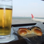 ダイヤモンド・プレミアラウンジ - プレミアムモルツ(無料)　パンは持込です