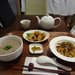 お粥と麺のセット（ランチ）