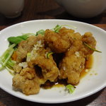 お粥と麺のセット、日替わりメイン料理（あべ鶏の香り揚げ、ゆず風味）