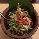 Madame Hien Restaurant - カモ、ハス、パイナップル、地元のバジル 138,000ドン