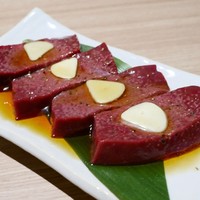 近江うし 焼肉 にくTATSU 青山本店 - 厚切りレバー   850円
                  こちらは、よく焼いてお召し上がりください