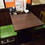 情熱ギョーザ - 2名テーブル