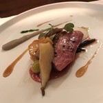 レストラン ラリューム - フランスシャラン産マダムビュルゴーの鴨胸肉のロースト