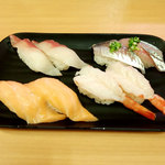 九州すし市場 - 料理写真:「はまち」「あじ」「特大トロサーモン」「特大赤えび」