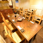 Bisutoro Izakaya Sore - 2階、テーブル席。